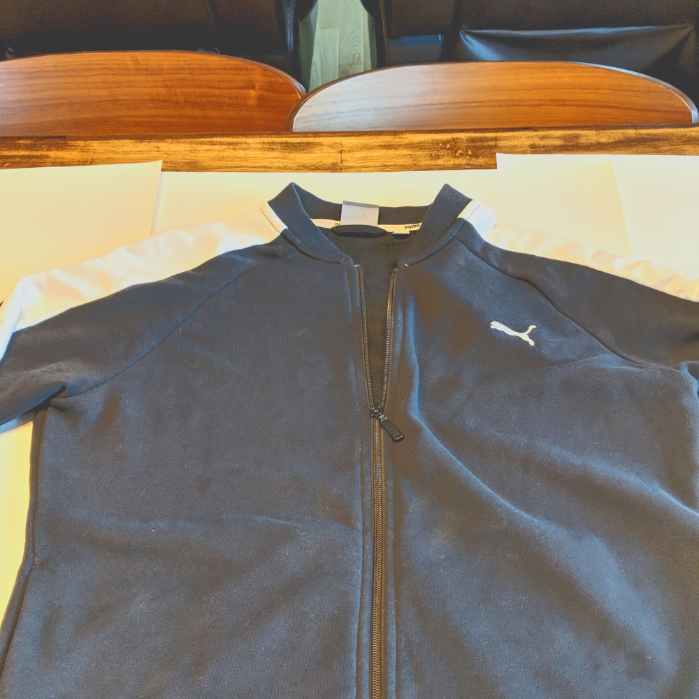 Puma Women's size XL zip up. Black and white